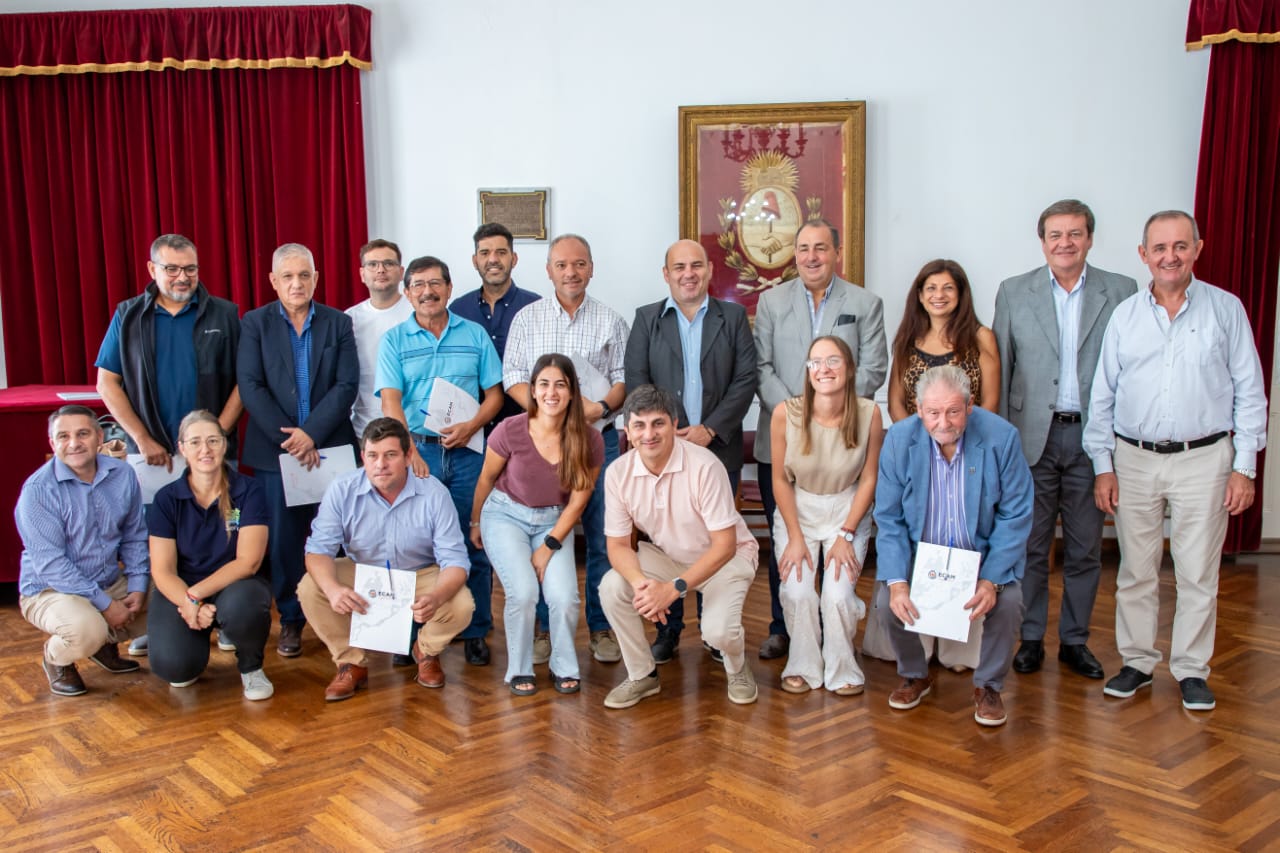 Llambi Campbell participó de la primera reunión anual del ECAM en Esperanza