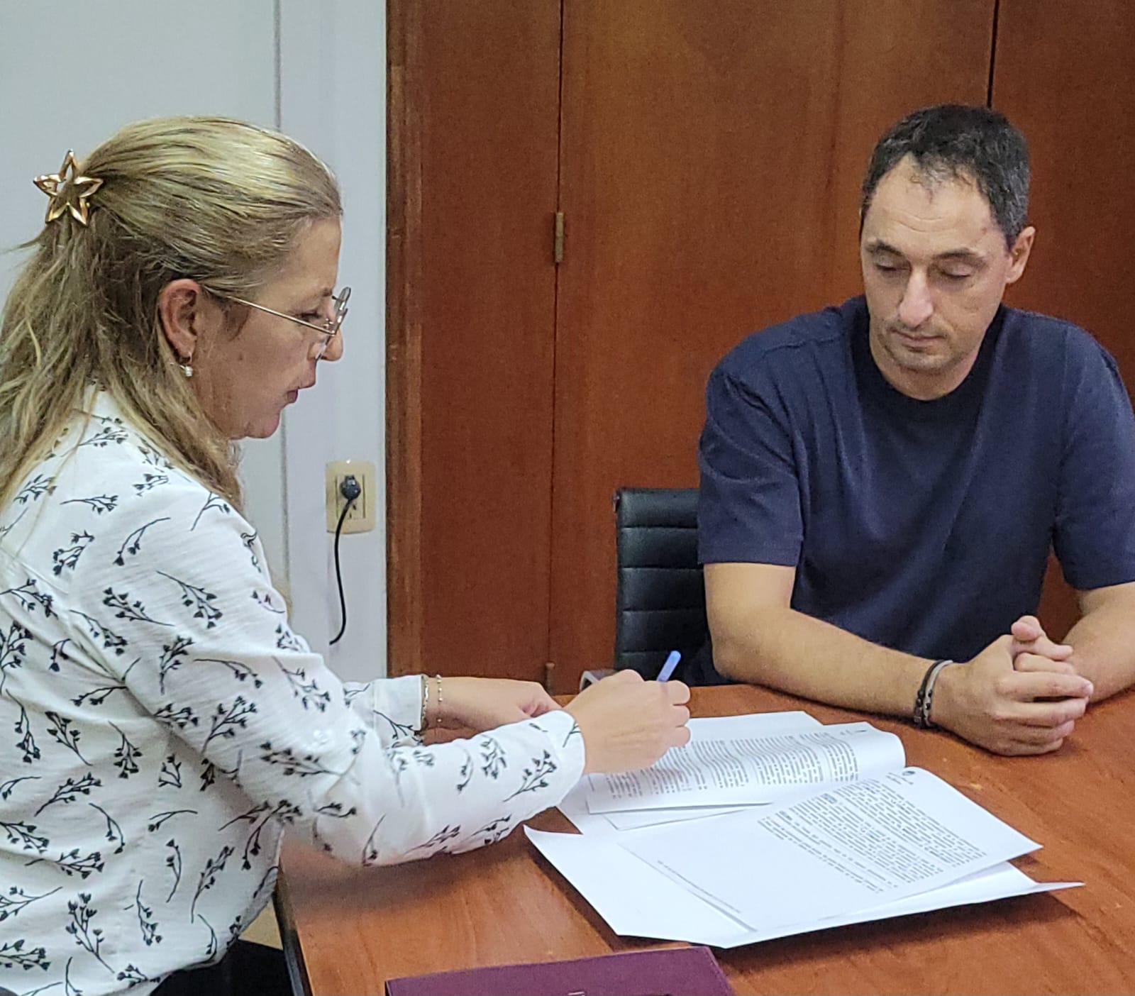 Llambi Campbell firmó un convenio para la reparación de alcantarillas rurales y suburbanas