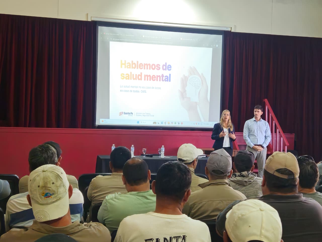 Charla sobre salud mental laboral y consumos problemáticos para personal comunal